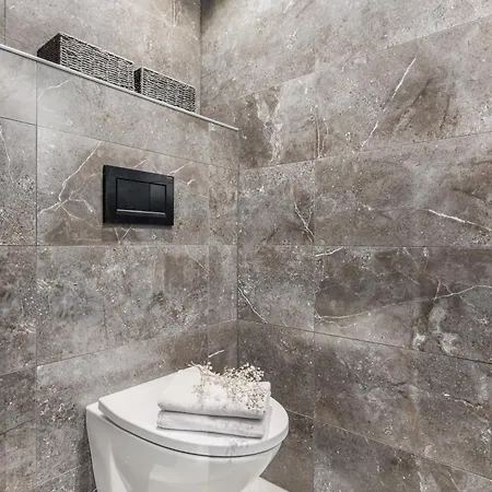 Levin Lyhty Aino A3 By Hilla * Levi